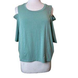 Athleta Intention Crop Tee Size XL Mint Color Cold Sholders